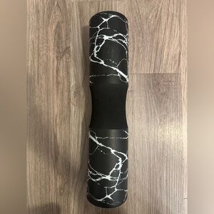 Barbell Squat Pad Black Marble w Straps